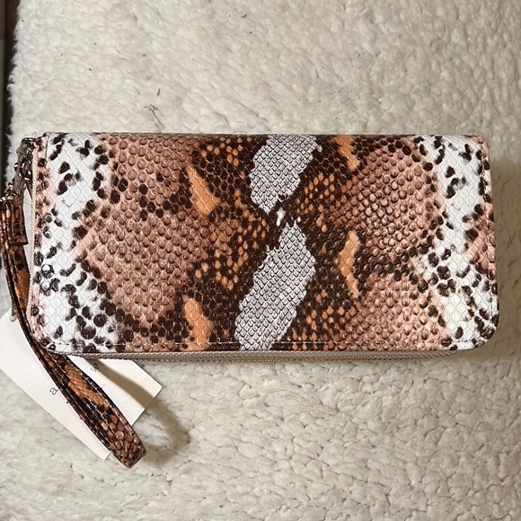 Wallet 8 by 4 in. Nwt - Picture 1 of 6